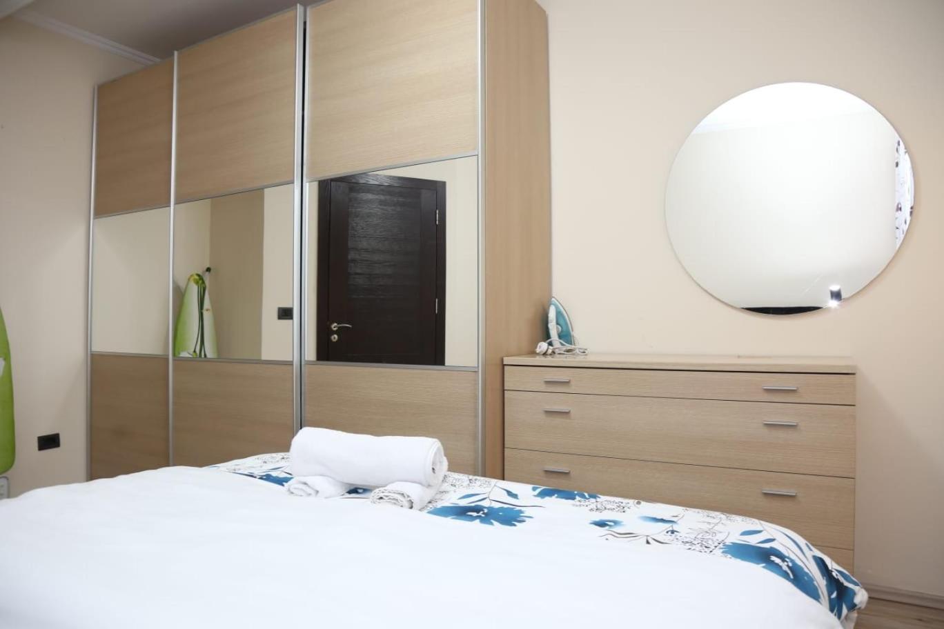 Ergi'S Host Apartment Тирана Екстер'єр фото